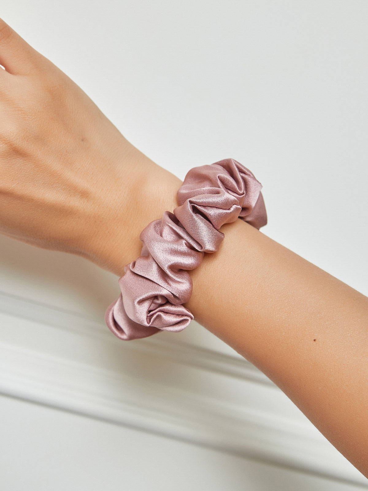 SilkSilky  19Momme Pure Silk Scrunchie PaleMauve 001