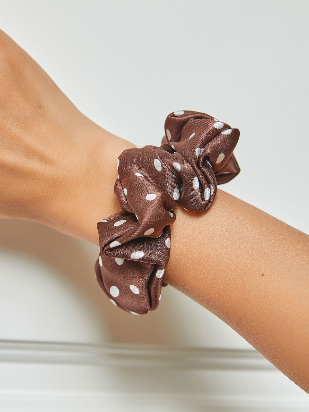 [Coffee] SilkSilky 19Momme Pure Silk Scrunchie 001